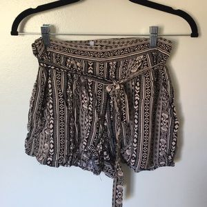 Printed shorts with pockets